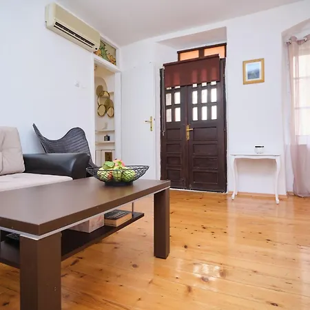 Galeriana Palace Bei Litto By Interhome 아파트